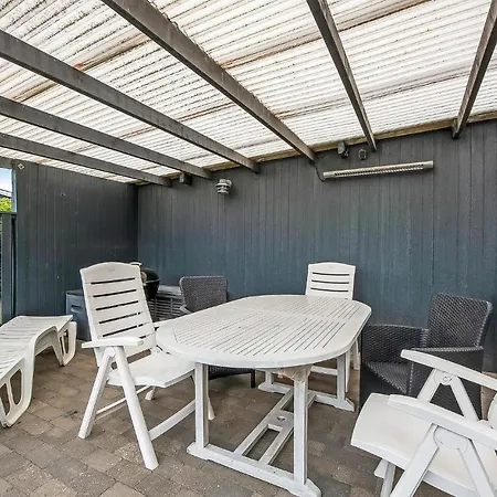 4 Bedroom Lovely In Ringkbing Hotel